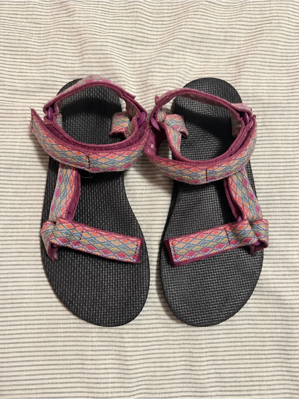 Teva Women’s Size 6 Original Universal Sandals Burgundy Geometric Woven Straps